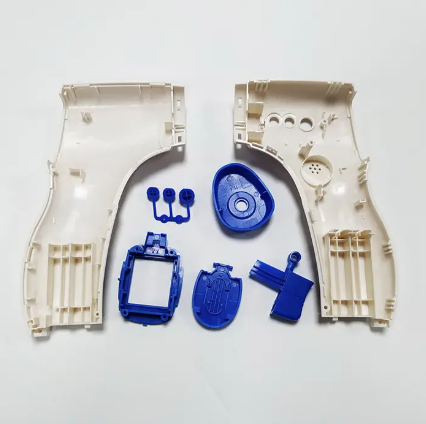 what material are injection molded parts made out of？