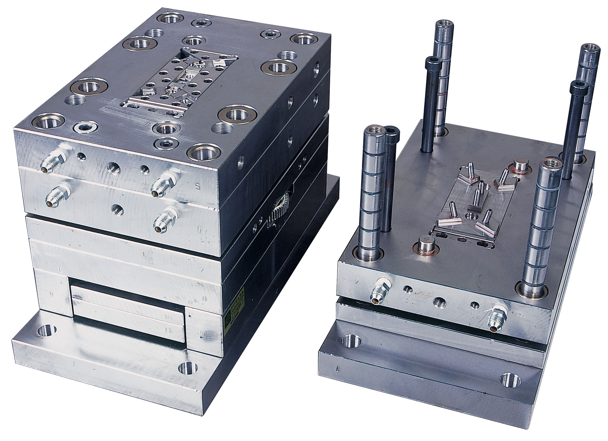 custom-mold-plastic-injection-molding-service1657197044766223627.jpg